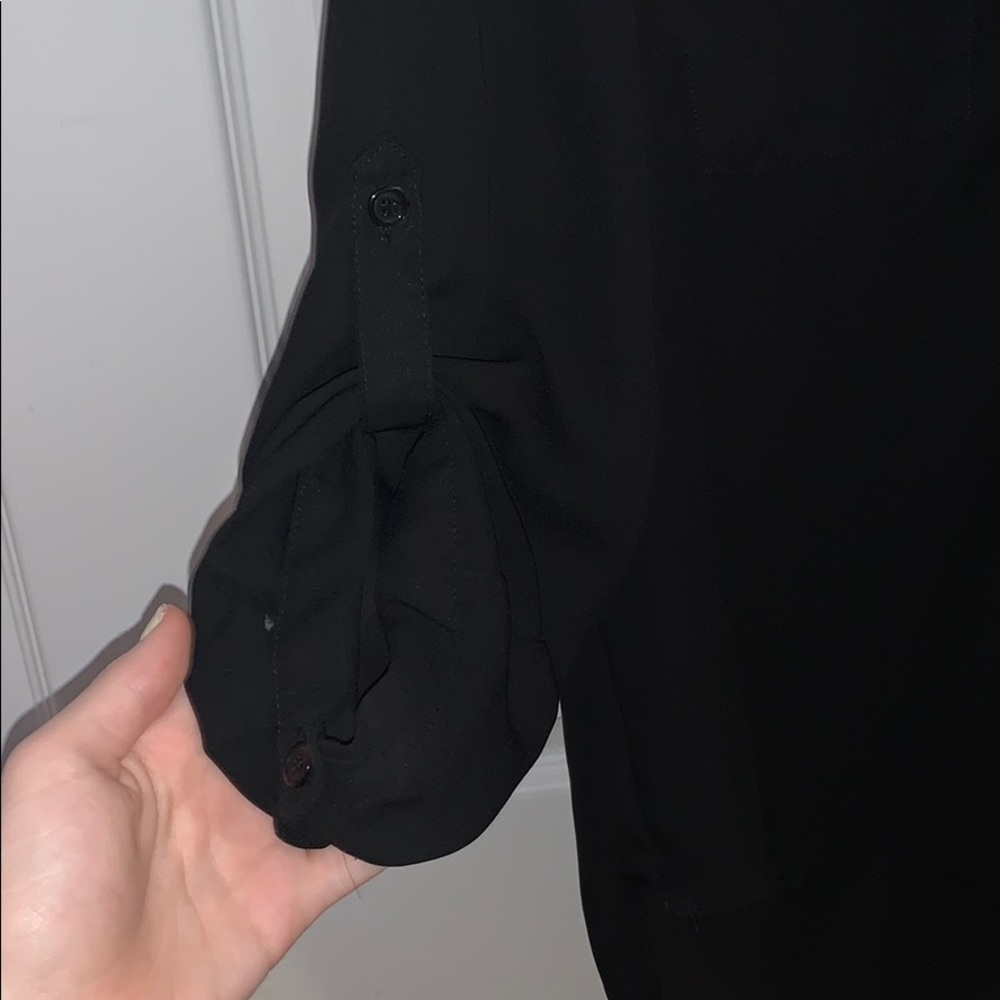 A blouse - Picture 3 of 3